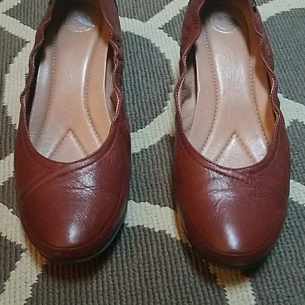 Nurture leather cognac wedges